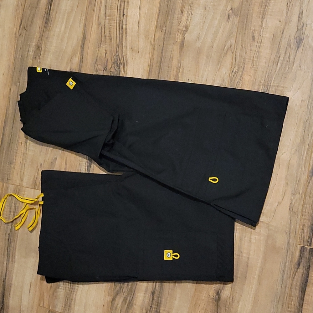 Wonder Wink Scrubs